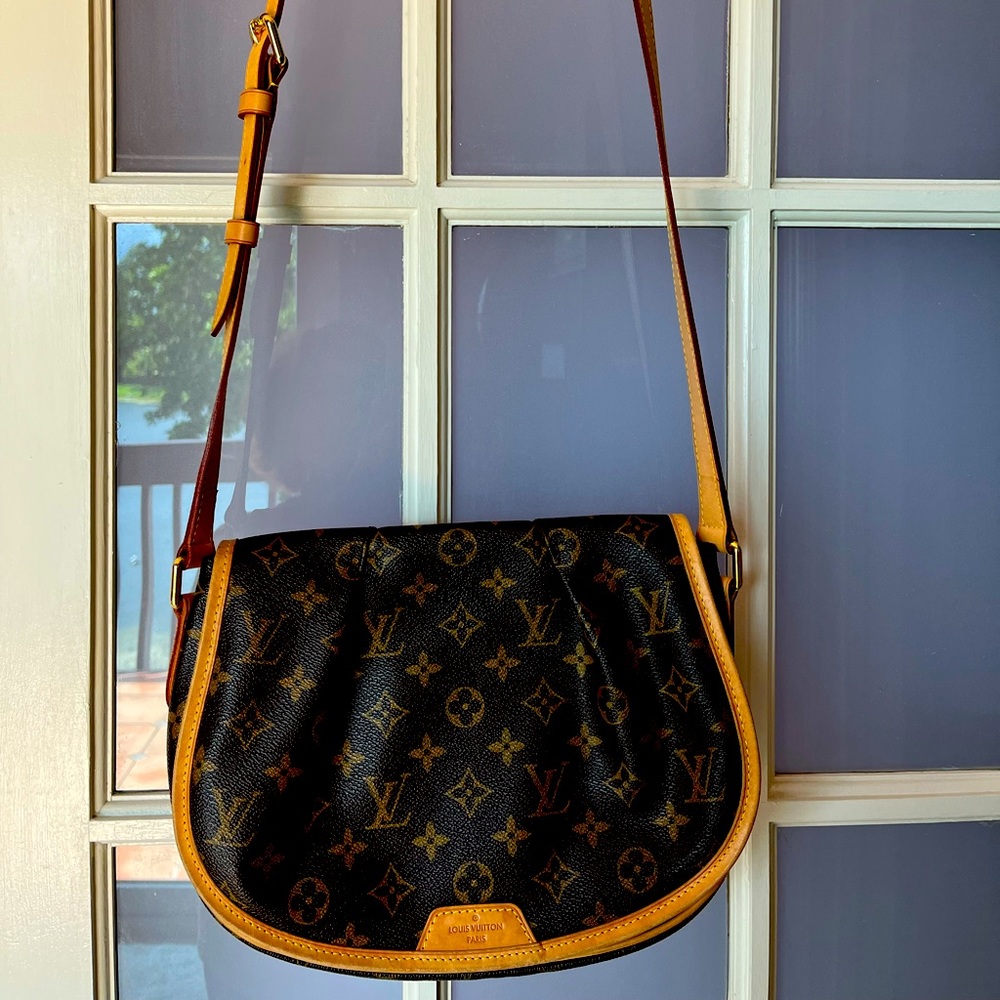 Genuine Louis Vuitton handbag.